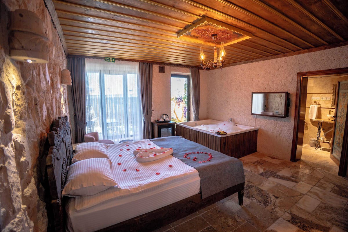 Deluxe Garden Suite | Ropa de cama de alta calidad y camas con efecto memoria