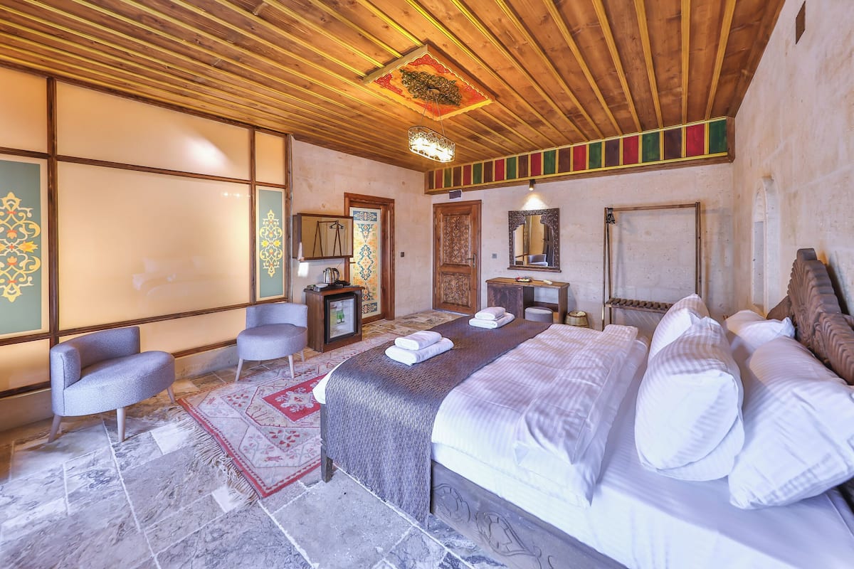 Traditional Room, 1 Queen Bed, Private Bathroom, City View | Egyptian cotton sheets, premium bedding, memory-foam beds