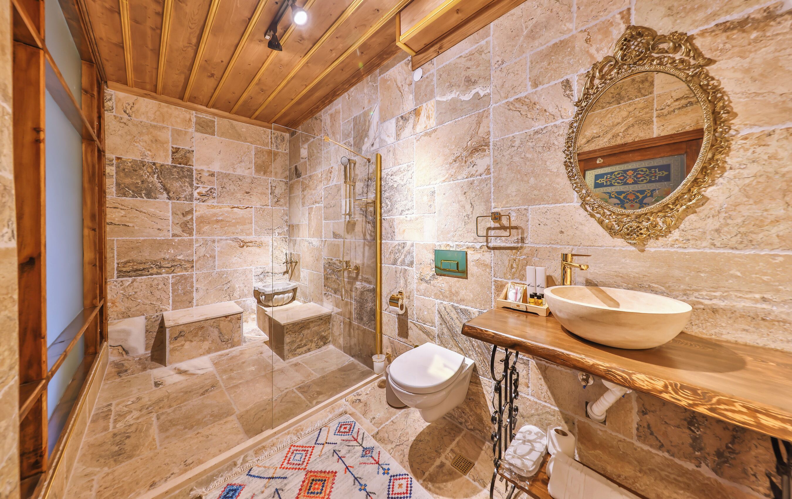 Triple Room Hammam | Badezimmer | Designer-Toilettenartikel, Haartrockner, Hausschuhe