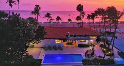 Classic Malmok Beach House - OceanFront!