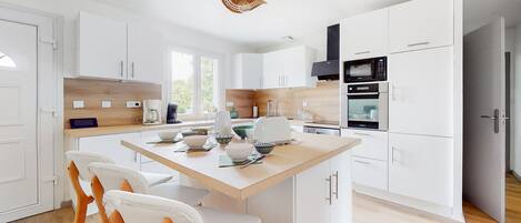 Fridge, oven, dishwasher