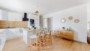 Kühlschrank, Mikrowelle, Ofen, Geschirrspüler