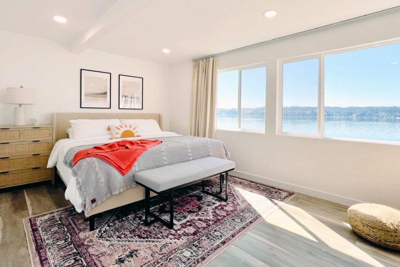 Desk, free WiFi, bed sheets