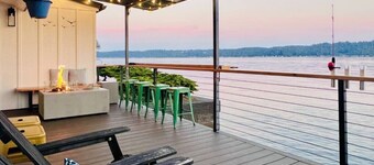 Modern & Relaxing Waterfront Home on Hood Canal