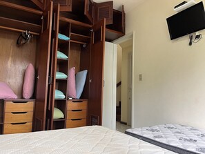 3 habitaciones, tabla de planchar con plancha y wifi
