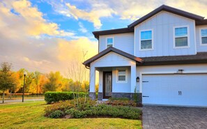 Exterior - Brand New Modern, Luxury Villa with Resort Pools near Disney! (Kissimmee)