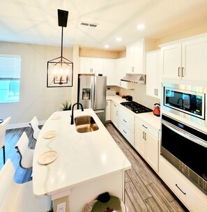 Fridge, microwave, oven, stovetop - Brand New Modern, Luxury Villa with Resort Pools near Disney! (Kissimmee)