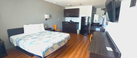 Escritorio, wifi gratis, ropa de cama