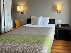 Standaard kamer, 1 queensize bed, niet-roken, kitchenette | Een bureau, gratis wifi, beddengoed