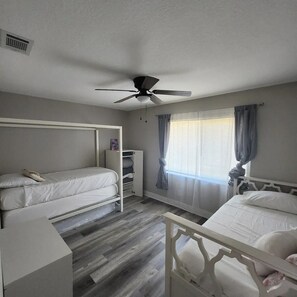 3 bedrooms, iron/ironing board, free WiFi, bed sheets
