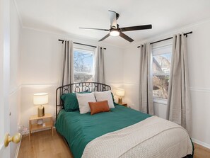 3 bedrooms, iron/ironing board, WiFi, bed sheets