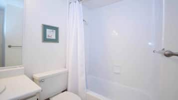 Douche, serviettes fournies