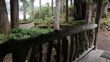 Comfort huisje, balkon | Individueel gedecoreerd, individueel gemeubileerd, een laptopwerkplek