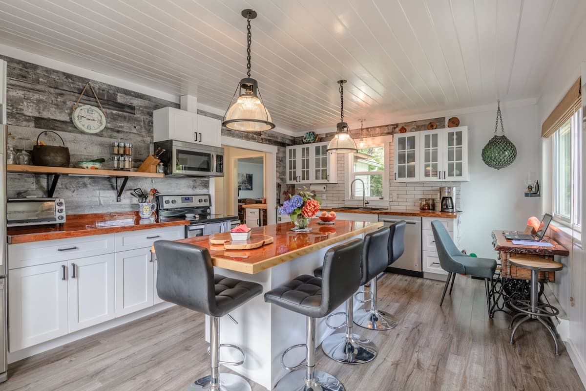 Deluxe Room, Balcony | Private kitchen | Coffee/tea maker