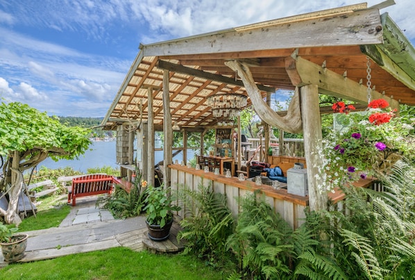 Gazebo - Woods End Landing (Bamfield)
