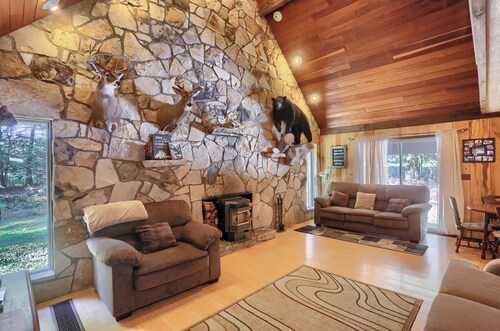 Pet Friendly | Wi-Fi | Firepit | TV