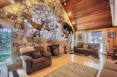Pet Friendly | Wi-Fi | Firepit | TV