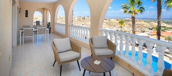 Private Detached Villa with Amazing Views!