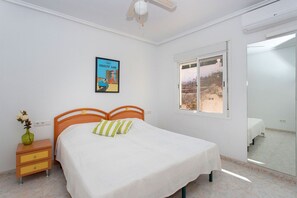 3 bedrooms, iron/ironing board, free WiFi, bed sheets - Private Detached Villa with Amazing Views! (Ciudad Quesada)
