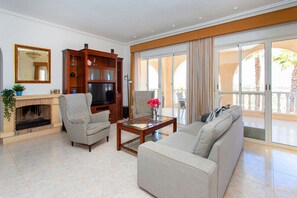 Televisión, chimenea y tenis de mesa 
