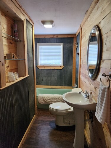 Return to the easy life at this quaint farm close to venues, lakes, and more! 