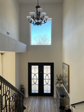 Interior - Exec Retreat 6 King/1 Queen /2.5 Bath. Huge Pool; 13 acres (Portage)