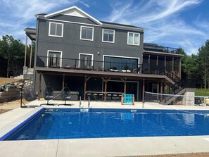 Pool - Exec Retreat 6 King/1 Queen /2.5 Bath. Huge Pool; 13 acres (Portage)