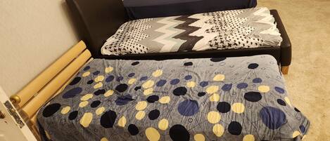 1 bedroom, desk, free WiFi, bed sheets