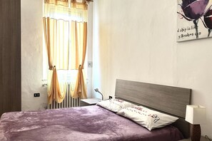 1 bedroom, bed sheets - SE096 - Senigallia, comfortable two-room apartment facing the sea (Senigallia)