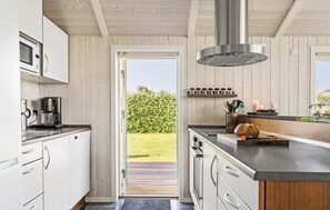 Fridge, oven, stovetop, dishwasher - Stunning home in Haderslev with WiFi (Haderslev)