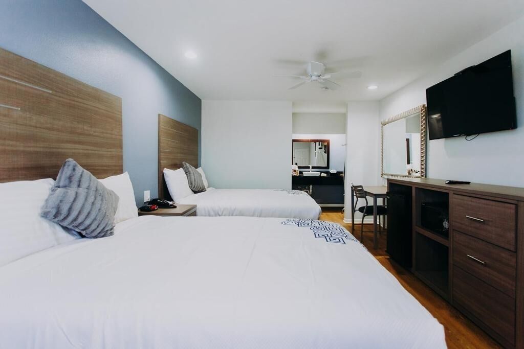 2 Family Units | King Bed Room, Scottish Inn & Suites, Right Off Route 146 - League City, TX