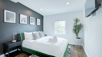 5 bedrooms, desk, iron/ironing board, travel crib