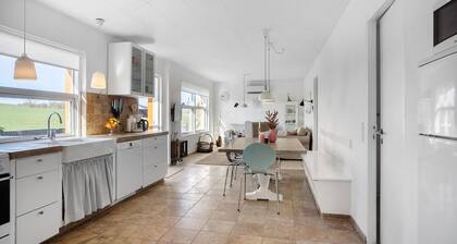 4 bedroom awesome home in Frørup