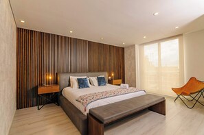 4 habitaciones, tabla de planchar con plancha, wifi y ropa de cama 