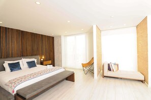 4 habitaciones, tabla de planchar con plancha, wifi y ropa de cama 