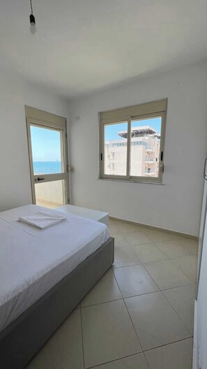 2 Schlafzimmer, Schreibtisch, Bügeleisen/Bügelbrett, WLAN