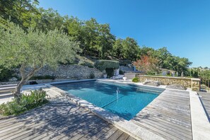 Et oppvarmet basseng