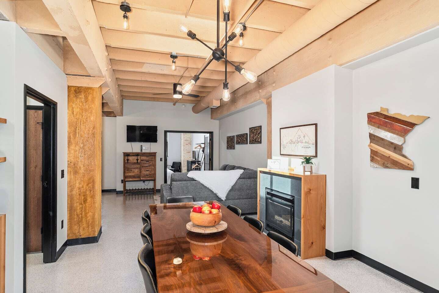 Sleeps 6 In Canal Park With A Balcony - Duluth, MN