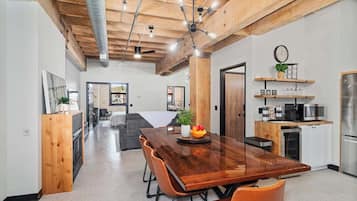 2 bedrooms, desk, iron/ironing board, travel crib