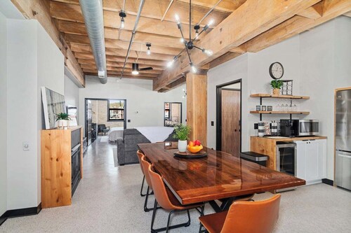 2 BR 2 BA in Canal Park Close to everything!