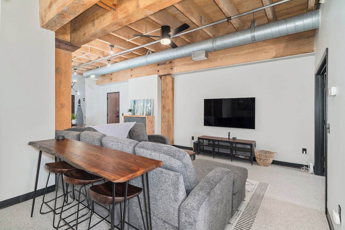 Smart TV, fireplace, books, offices