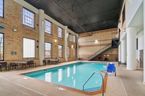 Indoor pool, a heated pool - 2 BR 2 BA in Canal Park Close to everything! (Duluth)
