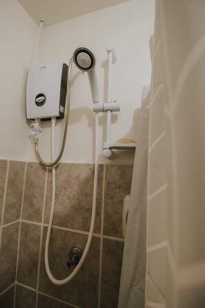 Doccia, asciugacapelli, bidet, asciugamani