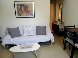 Departamento, 1 habitación, vista a la ciudad | Sala de estar
