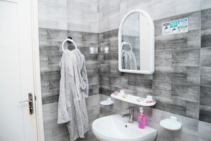 Appartement, balcon | Salle de bain