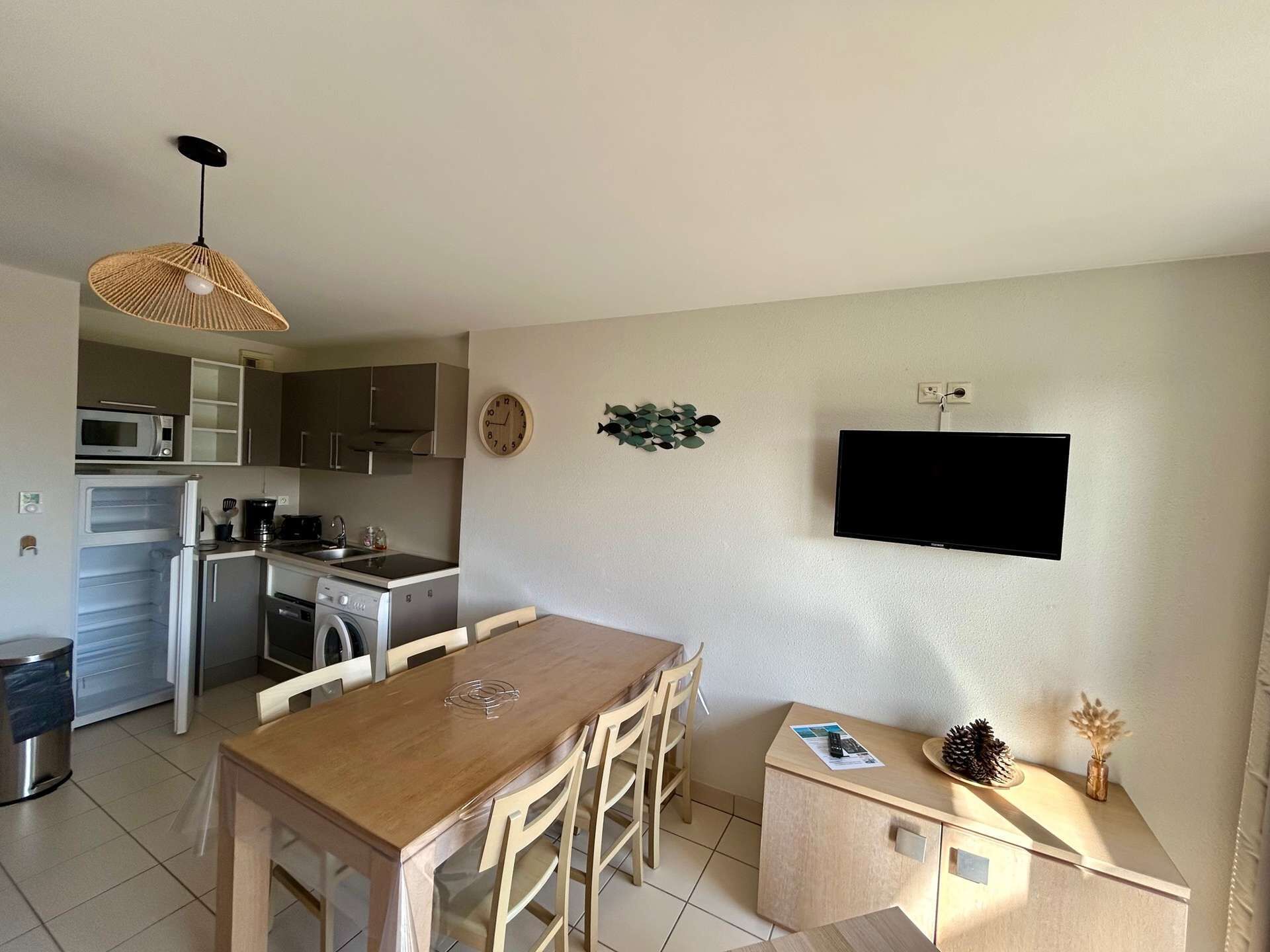 Kühlschrank, Mikrowelle, Geschirrspüler, Toaster