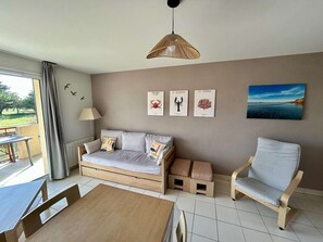 TV - 110 - Duplex for 6 people with golf course view, swimming pool and beach nearby: the ideal... (FREHEL)