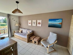 TV - 6-person apartment with balcony in Sables-d’Or-les-Pins | Ref 110 (FREHEL)