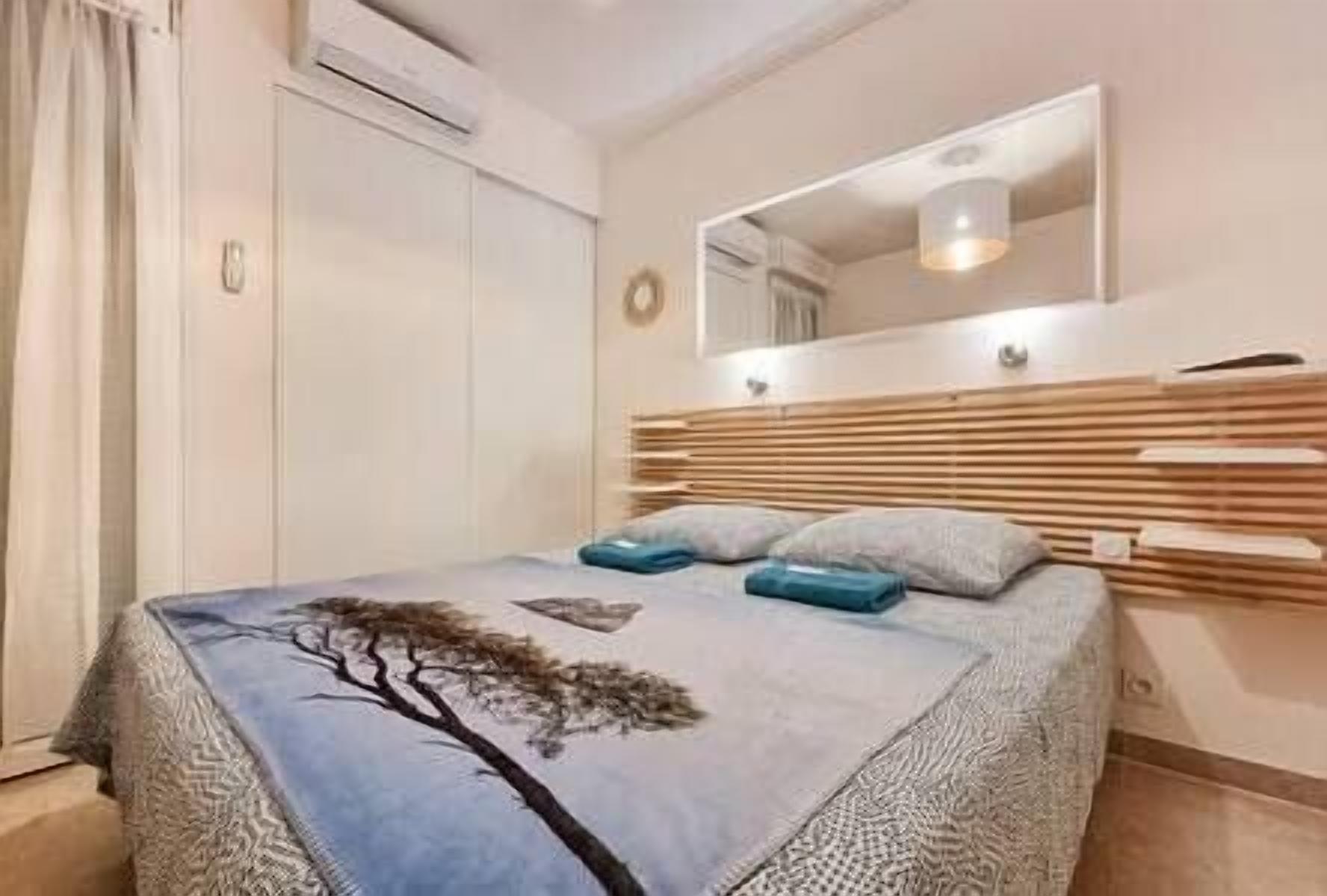2 slaapkamers, een strijkplank/strijkijzer, reisbedje, wifi