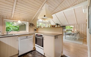 Geladeira, micro-ondas, cooktop, lava-louças
